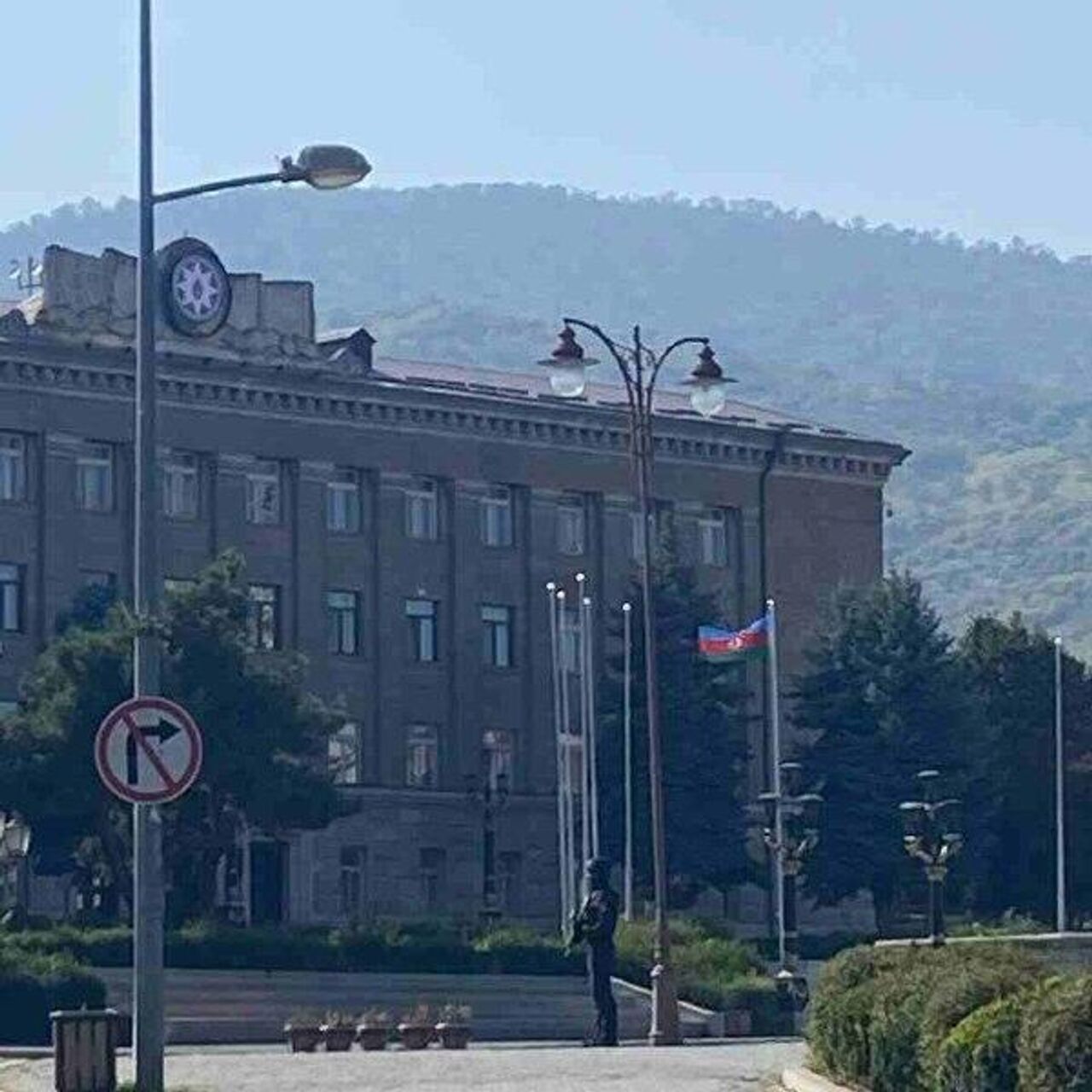 Алиев поднял государственный флаг Азербайджана в Ханкенди - РИА Новости,  15.10.2023