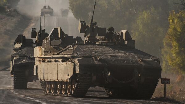 Израильская военная техника недалеко от границы с сектором Газа