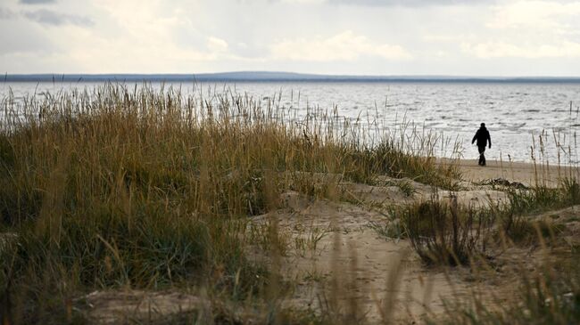 Прохожий на побережье Белого моря на острове Ягры в Архангельской области