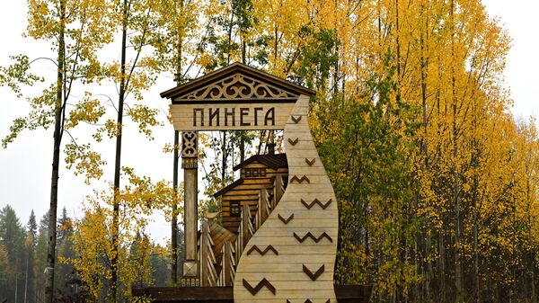 Деревянная стела Пинега в Пионерском районе Архангельской области