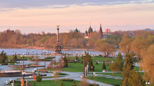 Парк Стрелка на берегу Волги в Ярославле