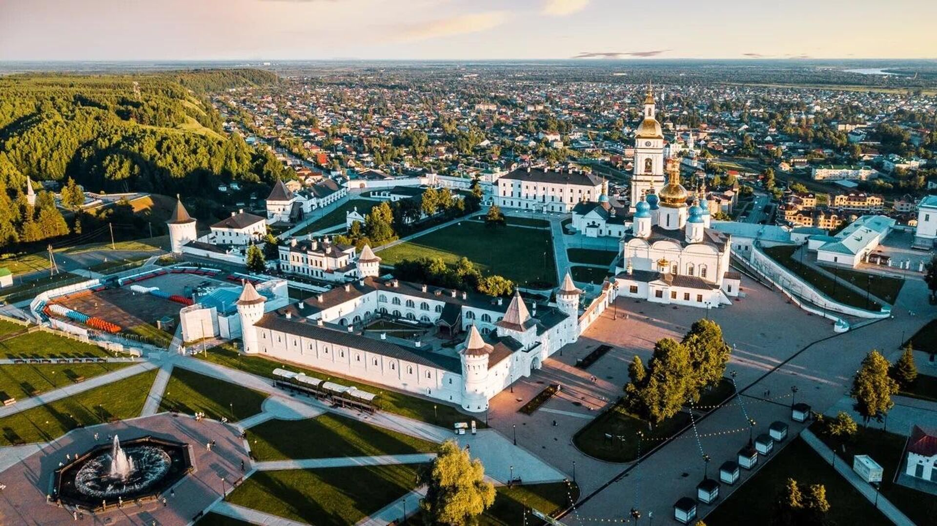 Тобольск фото. Тобольск столица Сибири. Тобольский Кремль площадь. Город Тобольск Тюменская область. Тобольск исторический центр.