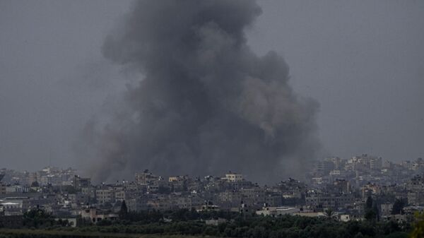 Дым после израильского авиаудара по сектору Газа. Архивное фото