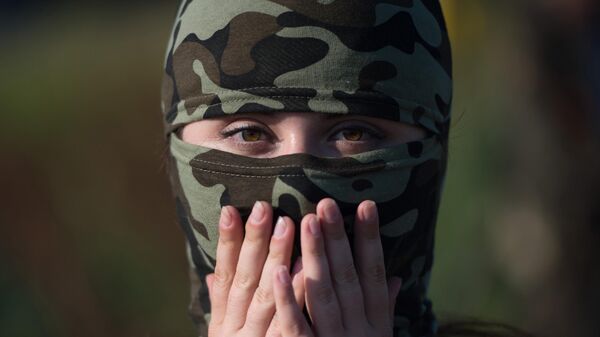 Девушка из женского военного подразделения