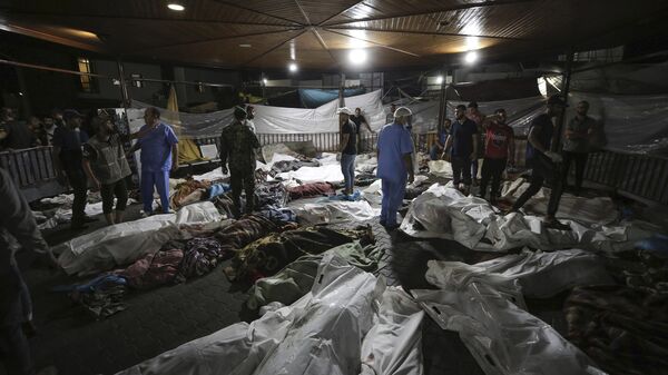 Тела погибших в результате взрыва в больнице Аль-Ахли в Газе. 17 октября 2023