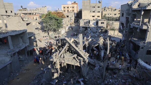 Разрушенные после израильской бомбардировки дома в Рафахе на юге сектора Газа