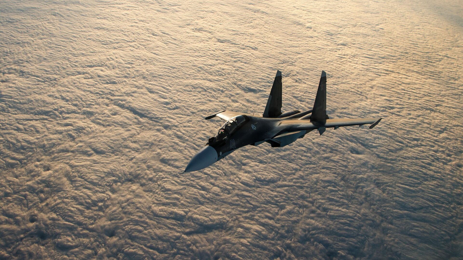 Многоцелевой истребитель Су-30СМ над акваторией Черного моря - РИА Новости, 1920, 18.05.2024