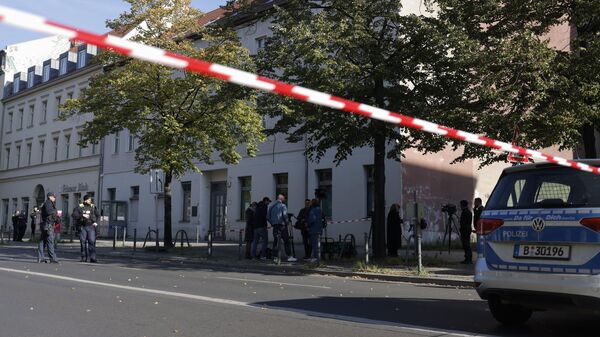 Полицейские перед зданием синагоги в Берлине