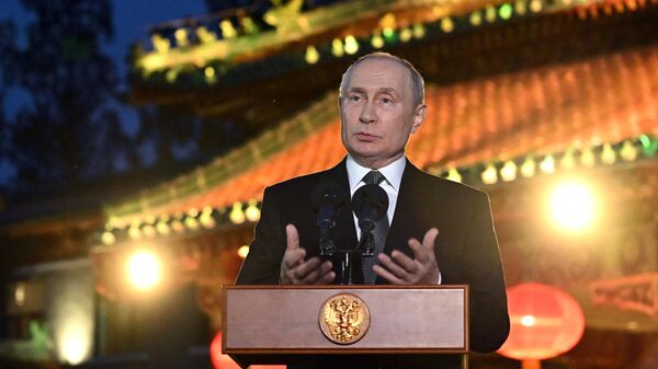 Президент РФ Владимир Путин отвечает на вопросы российских журналистов по итогам III Международного форума Один пояс, один путь в Пекине