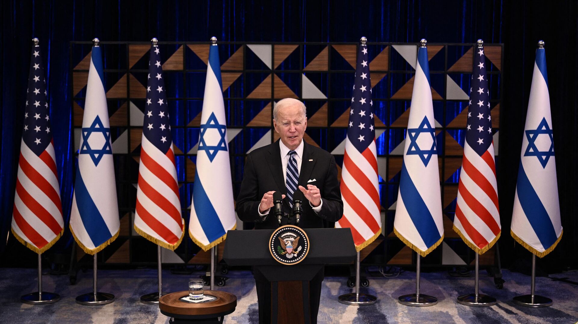 Президент США Джо Байден во время пресс-конференции в Тель-Авиве. 18 октября 2023 - РИА Новости, 1920, 18.10.2023