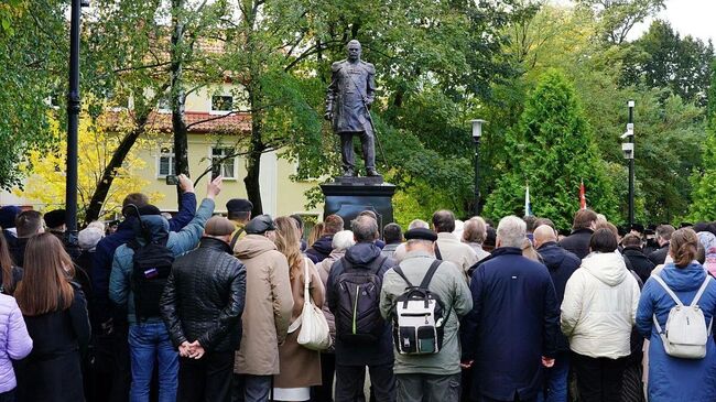 Церемония открытия памятника Михаилу Муравьеву в Калининграде