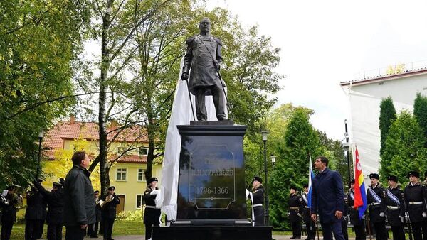Церемония открытия памятника Михаилу Муравьеву в Калининграде