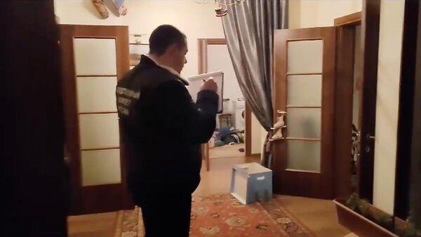Сотрудник СК России на месте двойного убийства в коттедже в Истринском районе Подмосковья0