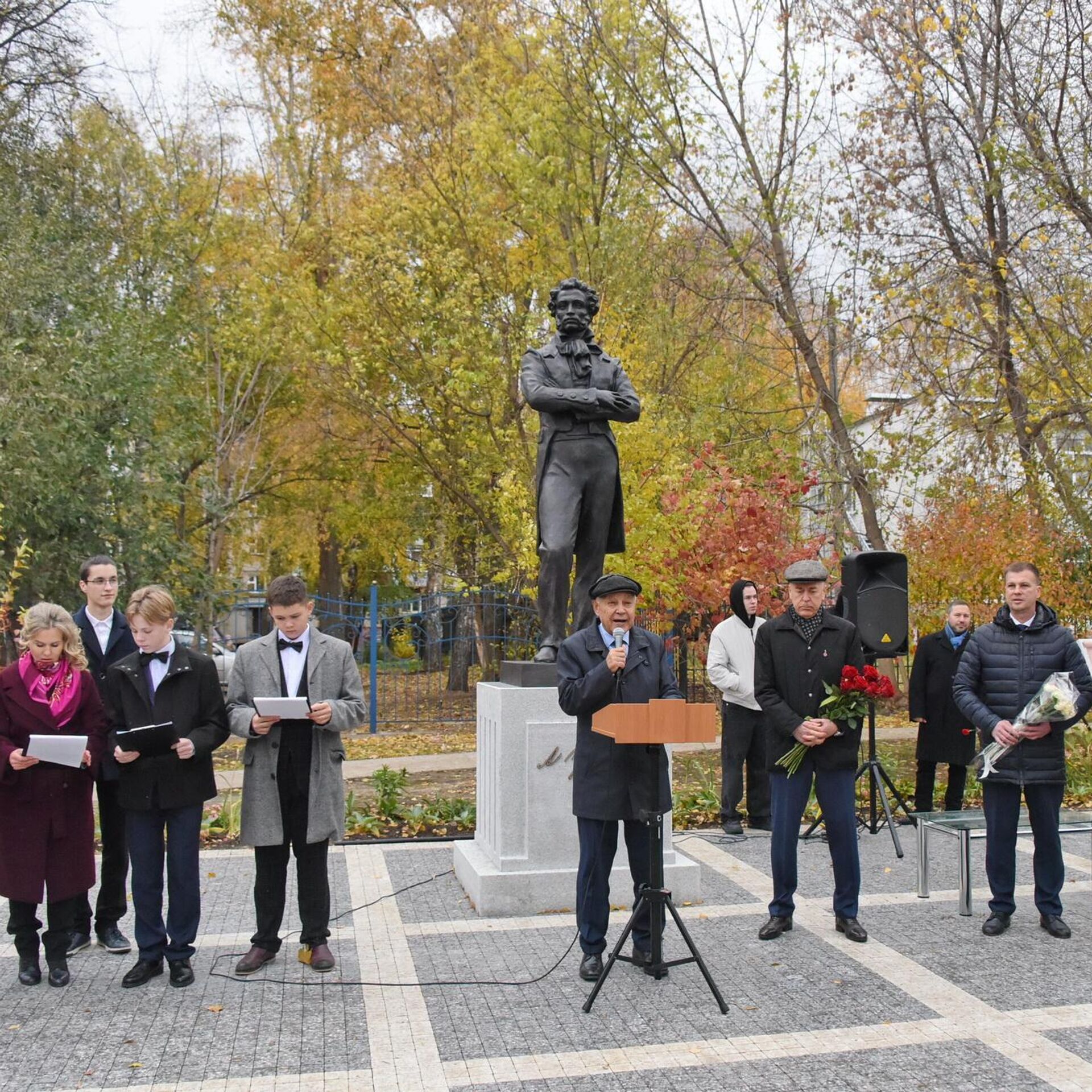 В казанской гимназии открыли памятник Александру Пушкину - РИА Новости,  19.10.2023