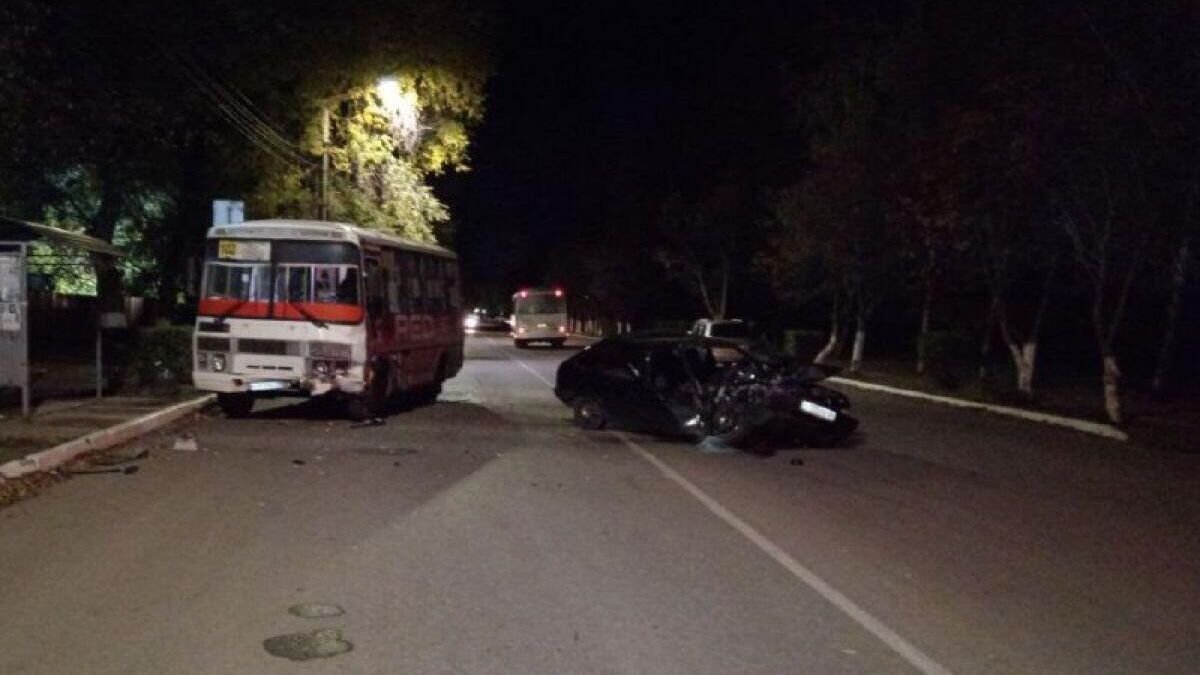 На месте ДТП с легковушкой и автобусом в Воронежской области - РИА Новости, 1920, 18.10.2023