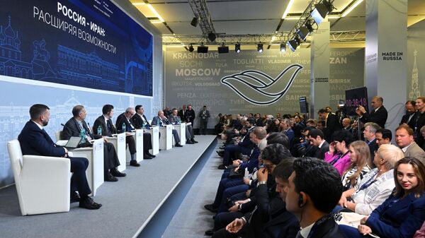 Участники сессии Россия - Иран: расширяя возможности в рамках Международного экспортного форума Сделано в России в Центральном выставочном зале Манеж в Москве