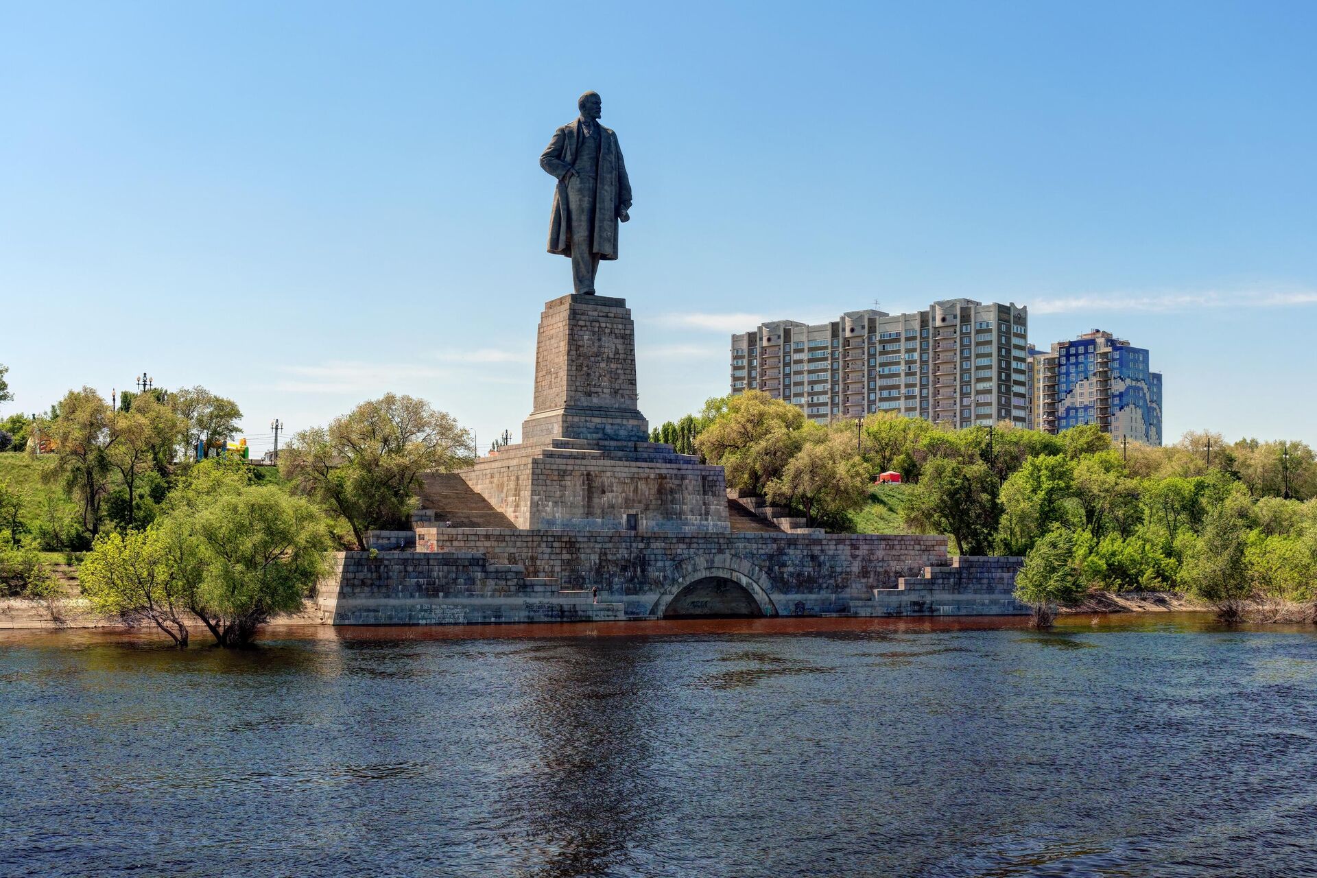 Памятник Ленину у входа в Волго-Донской канал - РИА Новости, 1920, 19.10.2023