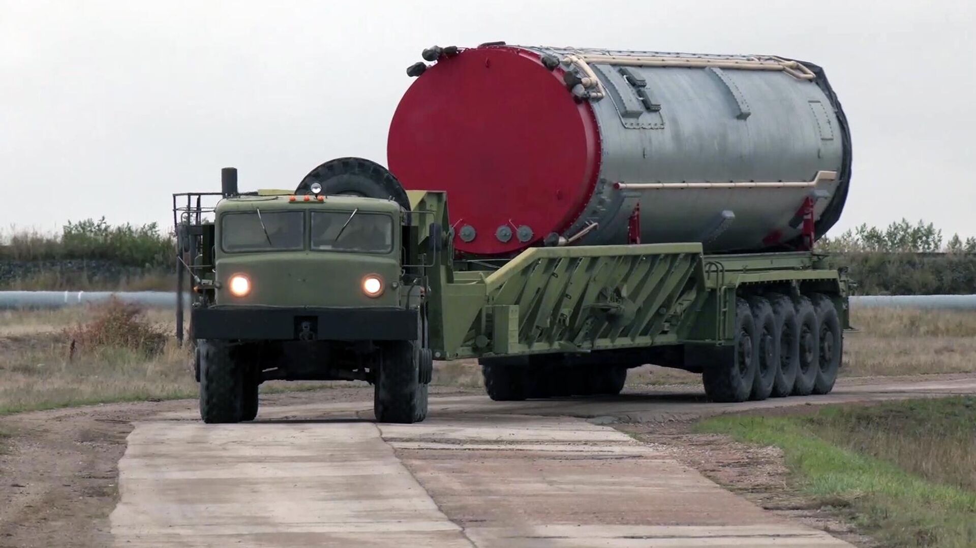 Гиперзвуковой ракетный комплекс Авангард заступил на боевое дежурство в Оренбургской области. Скриншот видео0