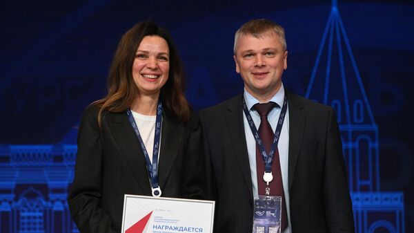 Награждение победителя конкурса на лучший видео-контент среди центров поддержки экспорта (ЦПЭ) на форуме Сделано в России