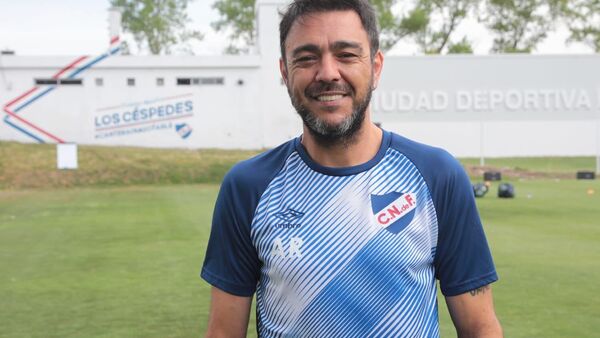 Уругвайский тренер Альваро Рекоба