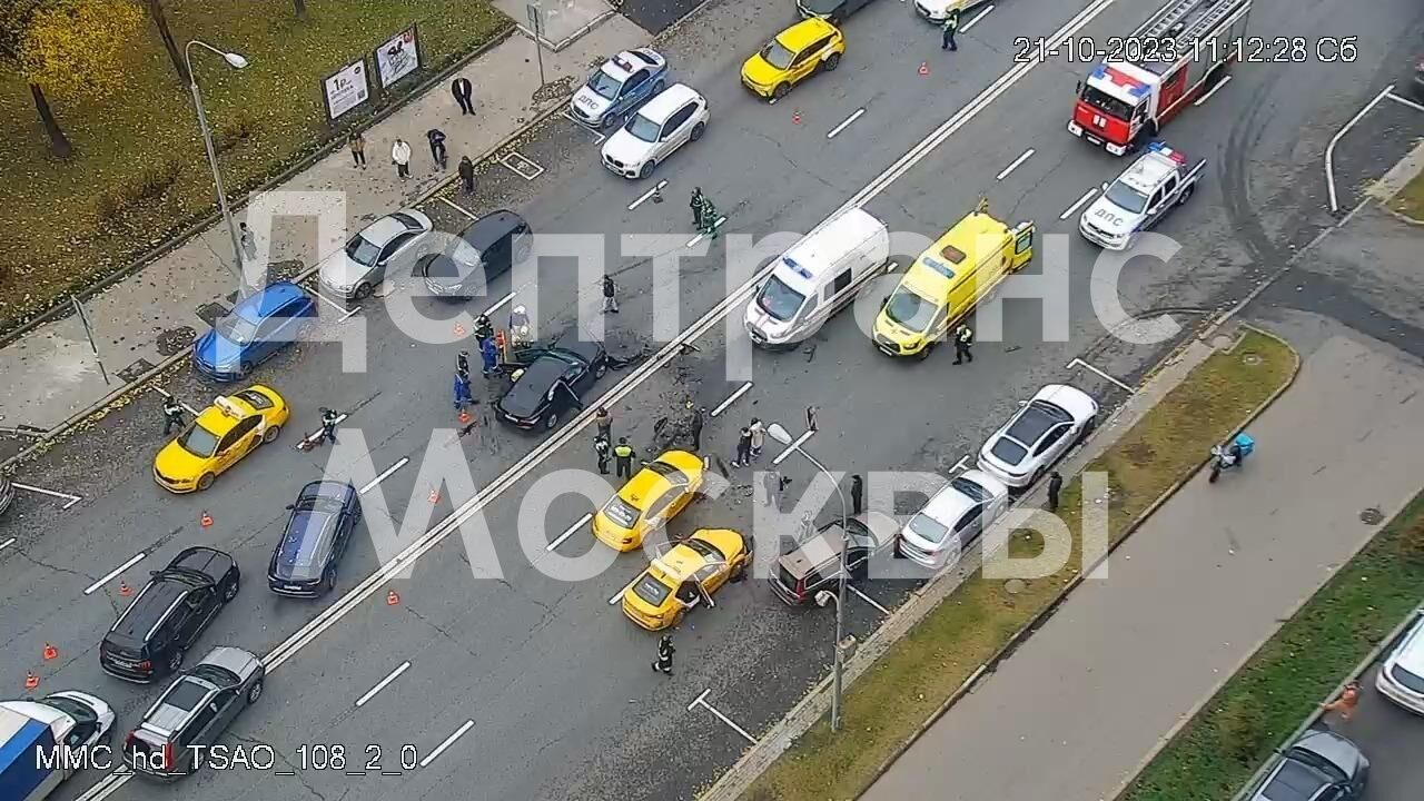 ДТП с участием четырех автомобилей в Москве. 21 октября 2023 - РИА Новости, 1920, 21.10.2023