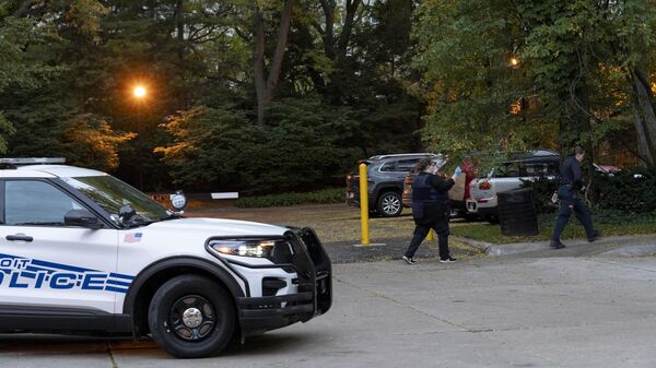 Полицейские Детройта работают возле места, где была найдена мертвой женщина-раввин Саманта Уолл. 21 октября 2023