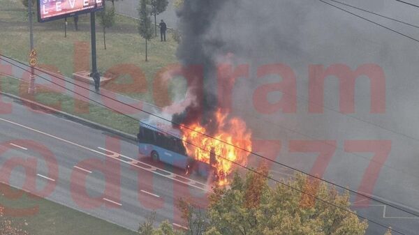 На Ленинском проспекте в Москве произошло возгорание автобуса