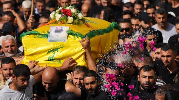 Похороны бойца Хезболлы, убитого в результате израильского обстрела