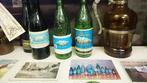 Кисловодская крепость, историко-краеведческий музей. Советские бутылки нарзана
