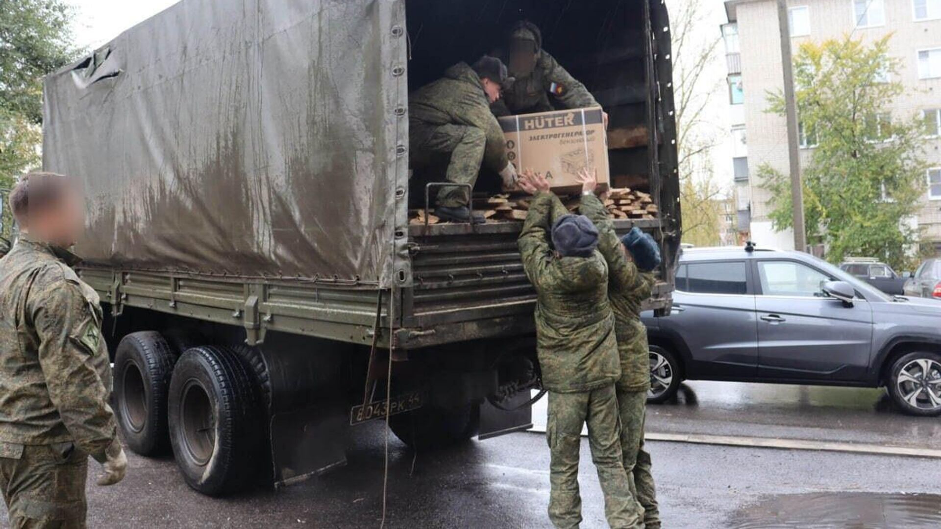 Власти Лискинского района под Воронежем передали в зону СВО инструменты -  РИА Новости, 23.10.2023