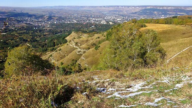 Подъем на гору Малое Седло, вид на Кисловодск