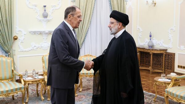 Министр иностранных дел Российской Федерации Сергей Лавров и президент Ирана Эбрахим Раиси на встрече в Тегеране. 23 октября 2023