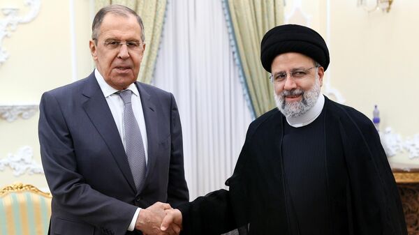 Министр иностранных дел Российской Федерации Сергей Лавров и президент Ирана Эбрахим Раиси на встрече в Тегеране. 23 октября 2023