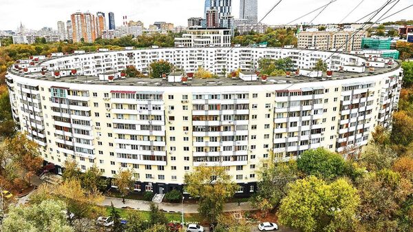 Капитальный ремонт круглого дома завершили на улице Довженко в Москве