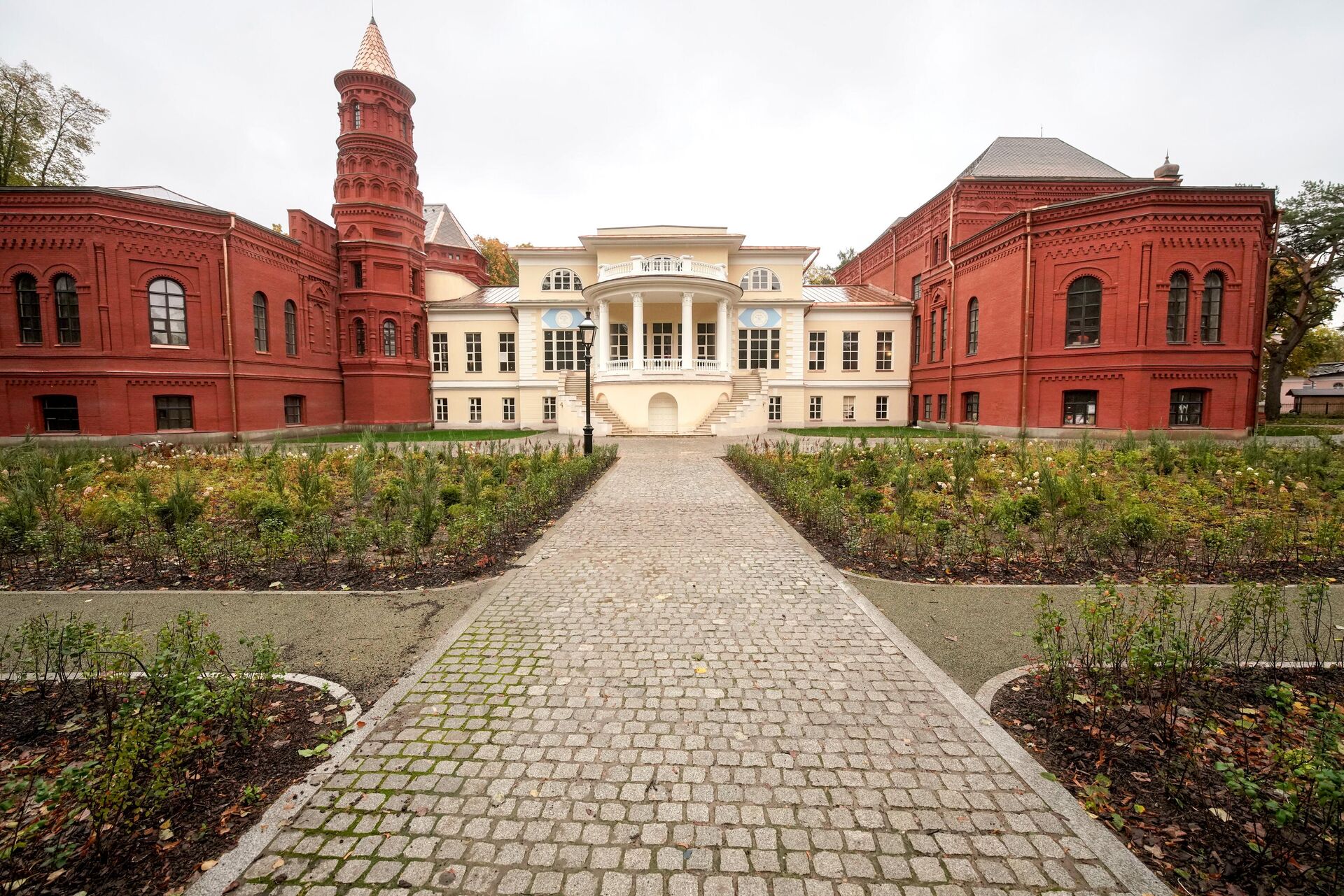 Усадьба в парке Покровское-Стрешнево - РИА Новости, 1920, 24.10.2023