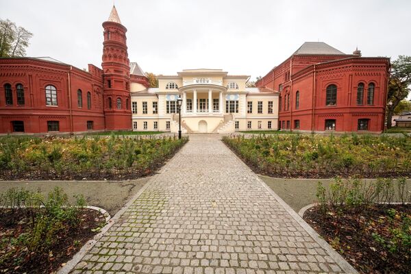 Усадьба в парке Покровское-Стрешнево Усадьба в парке Покровское-Стрешнево