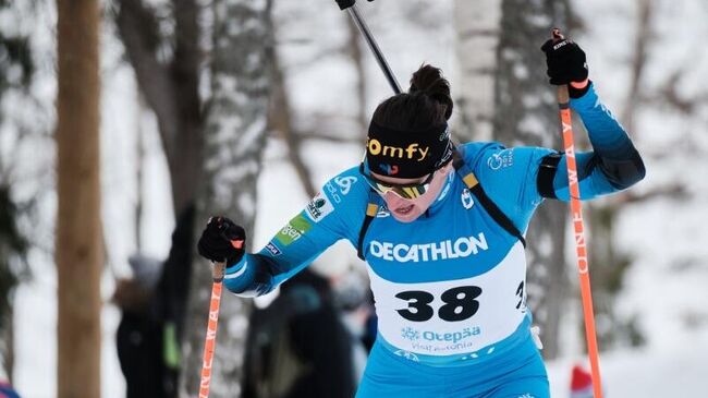 Французская биатлонистка Жюлия Симон