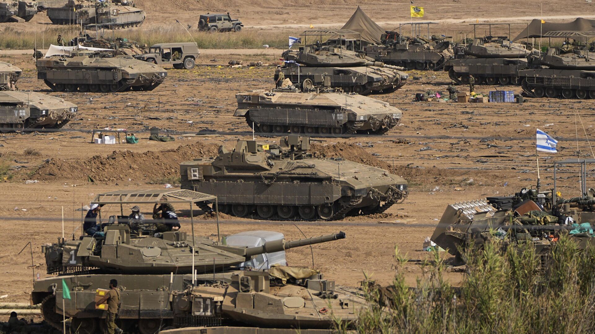 Израильская бронетехника на границе с сектором Газа, 24 октября 2023 года - РИА Новости, 1920, 27.10.2023