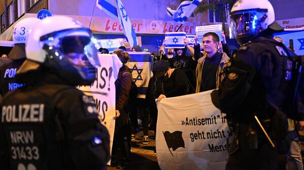 Демонстранты в поддержку Израиля в Дуйсбурге, Германия