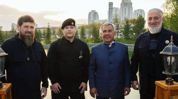 Адам Кадыров после вручения главой Татарстана Рустамом Миннихановым ордена Дуслык