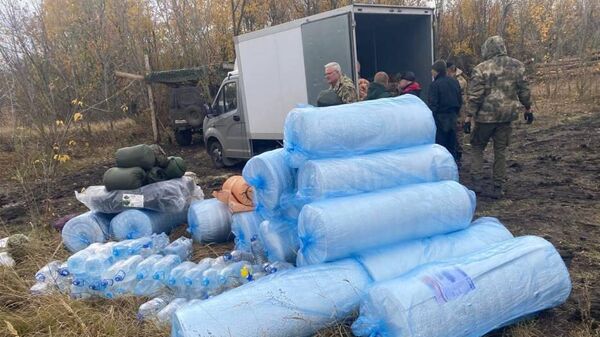 Разгрузка гуманитарного груза из Орловской области для бойцов спецоперации