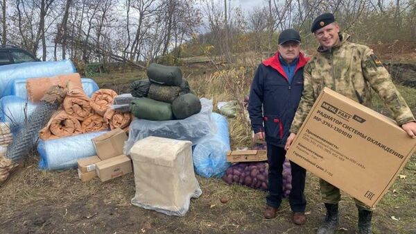 Разгрузка гуманитарного груза из Орловской области для бойцов спецоперации