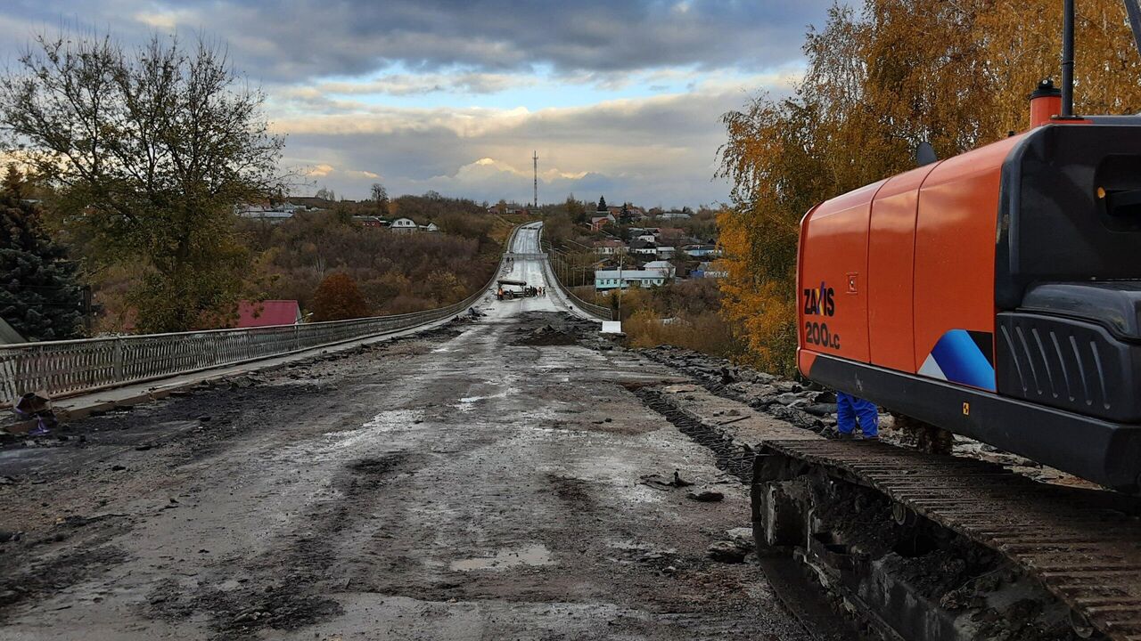 Мост по нацпроекту реконструируют в Ельце - РИА Новости, 25.10.2023