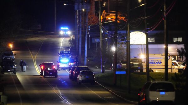 Полиция на месте стрельбы в Льюистоне, штат Мэн