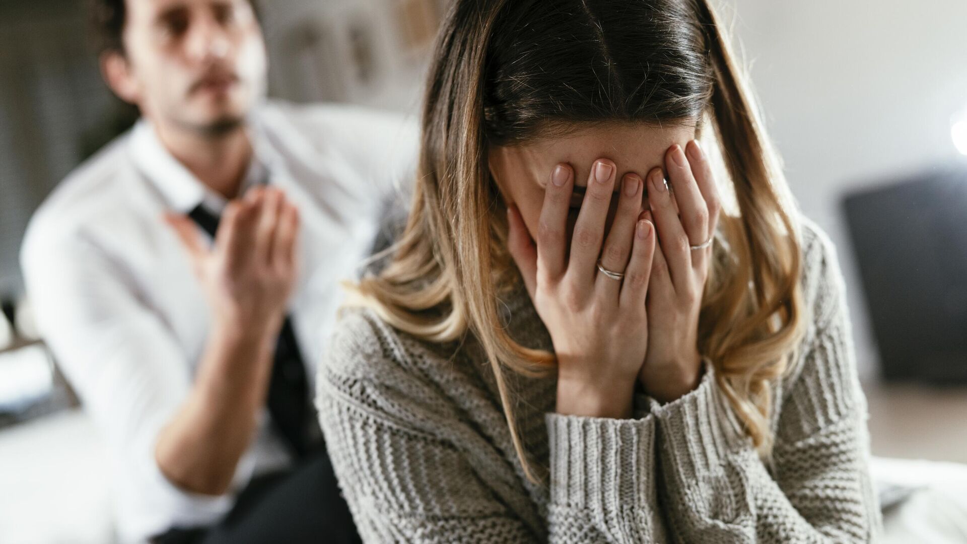 4 причины, по которым мужчины сбегают от женщин | PSYCHOLOGIES