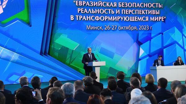 Министр иностранных дел РФ Сергей Лавров выступает на международной конференции высокого уровня Евразийская безопасность: реальность и перспективы в трансформирующемся мире в Минске. 26 октября 2023