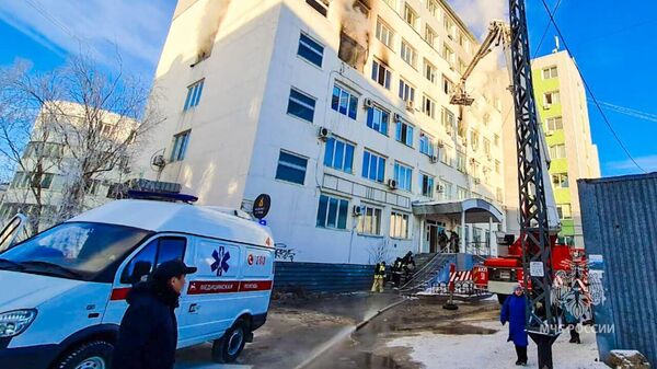 Тушение пожара в административном здании в Якутске