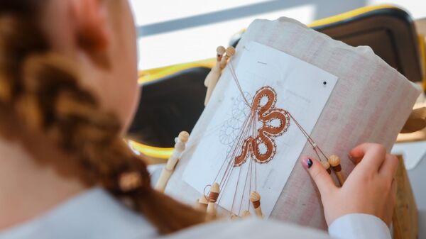 Уроки по плетению елецких кружев начали проводить в школах Липецкой области