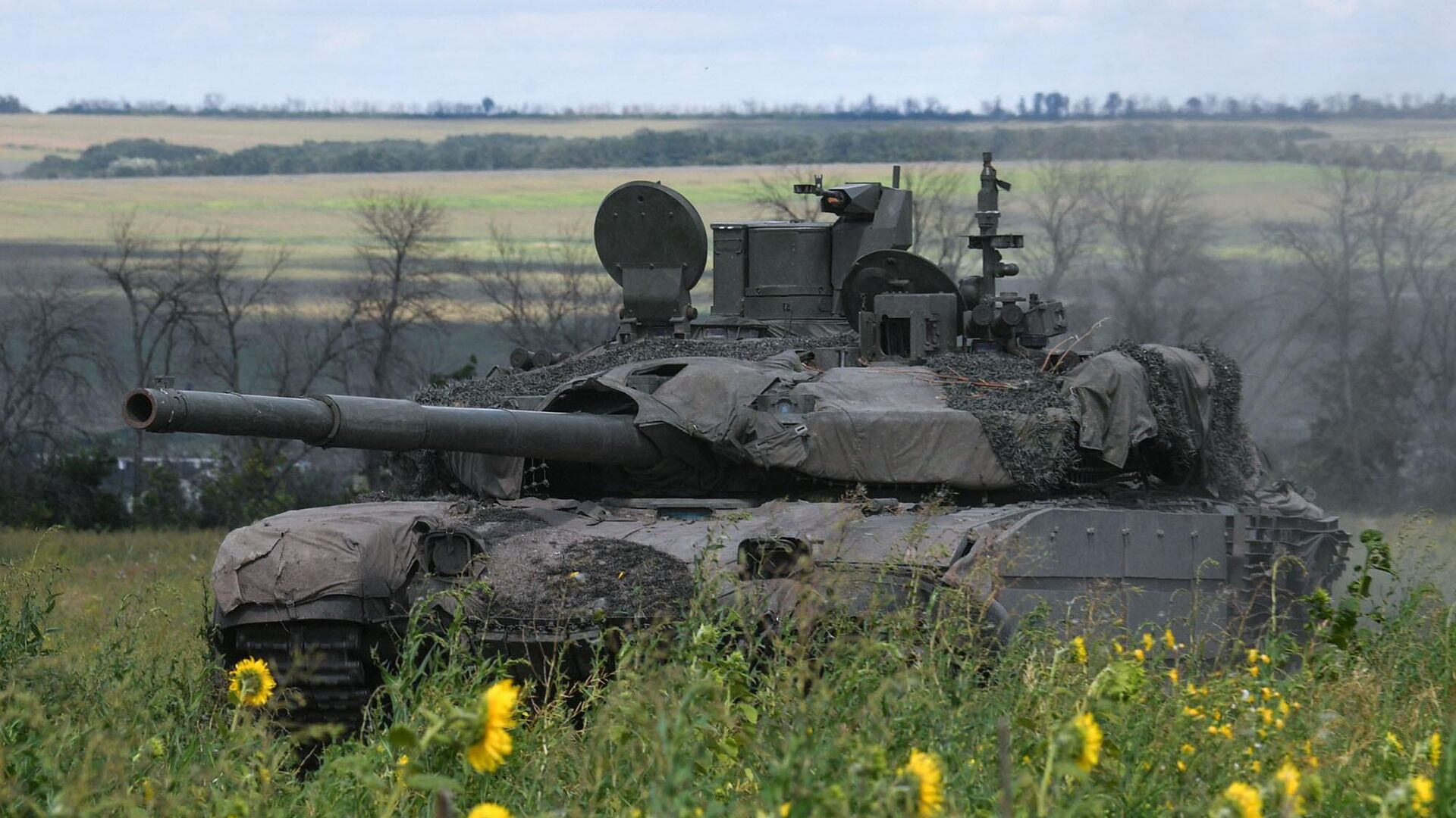 Боевая работа танка Т-90М  - РИА Новости, 1920, 03.05.2024