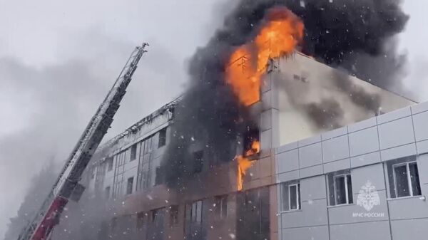 Ликвидация пожара в отеле в Набережных Челнах. Кадр видео
